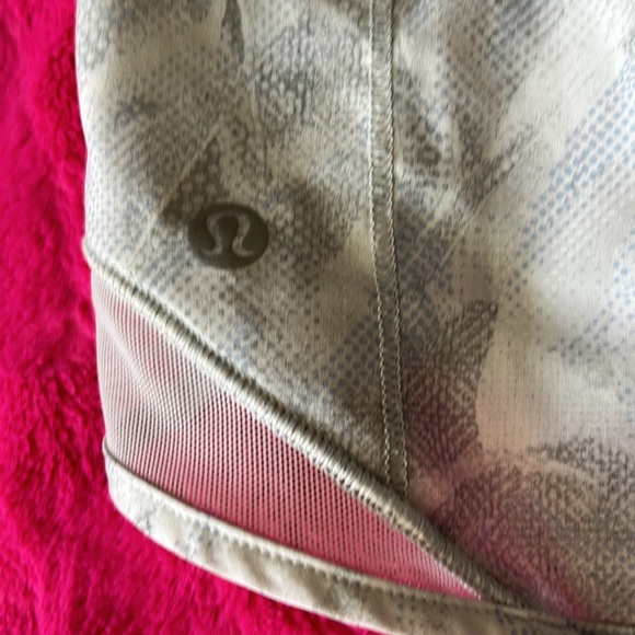 Lululemon hotty hot shorts - Picture 4 of 6